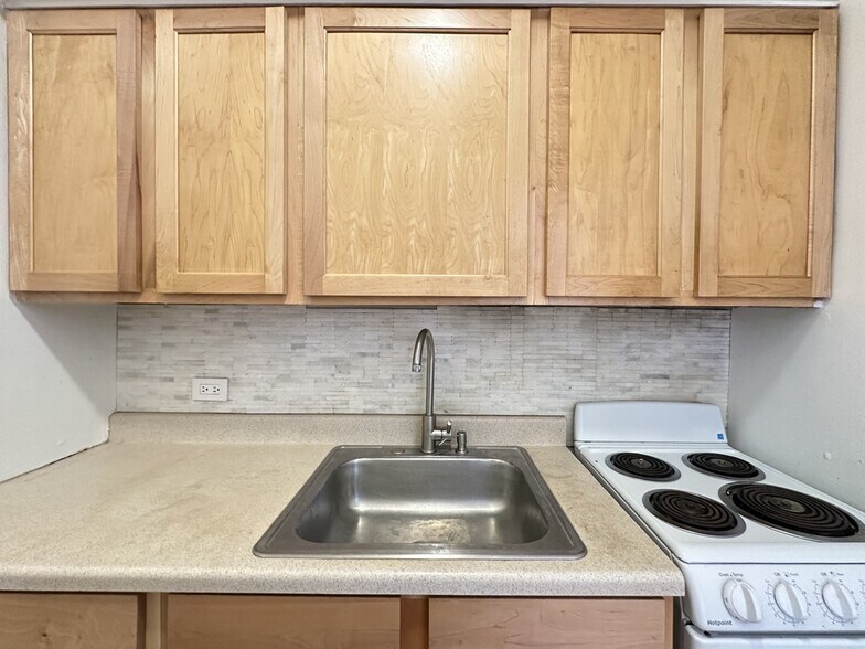 Building Photo - 535 W Arlington Pl