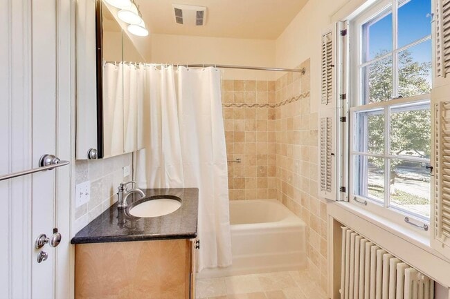 Building Photo - 1227 16th St