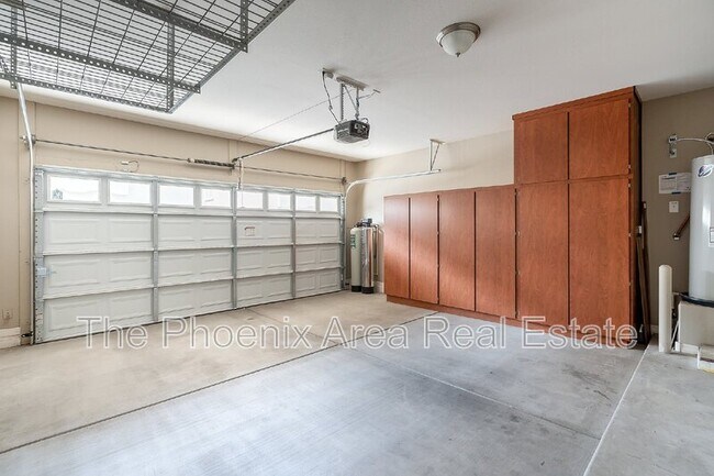 Building Photo - 1055 S Reber Ave