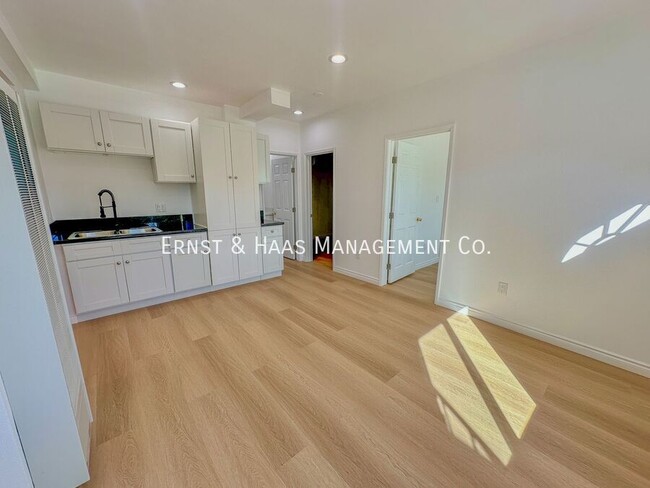 Building Photo - Lovely 2 Bedroom Apartment in Central Long...