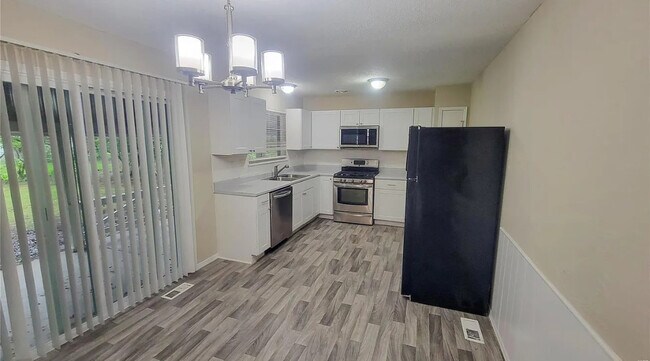 Building Photo - 6543 Coventry Dr