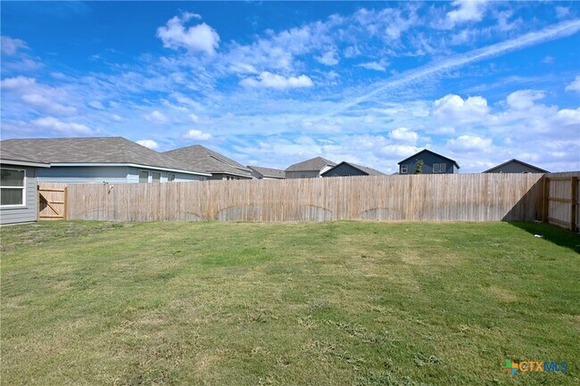 Building Photo - 3729 Axis Hl St