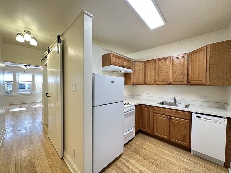 Building Photo - 4311 N Francisco Ave