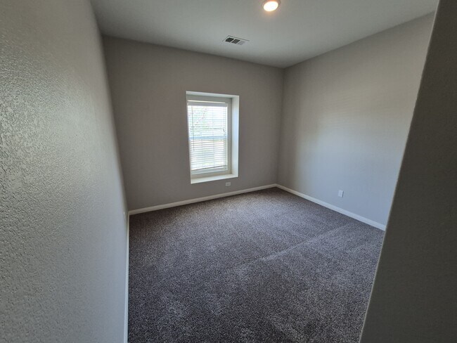 Building Photo - 31810 Ives Ct