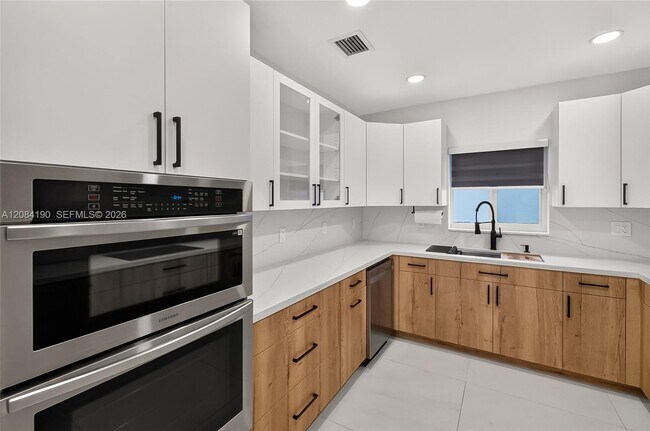 Building Photo - 533 Mokena Dr