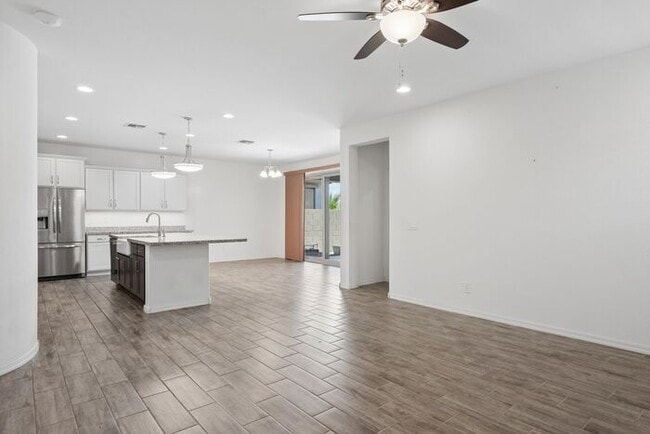 Building Photo - 10445 E Tesla Ave