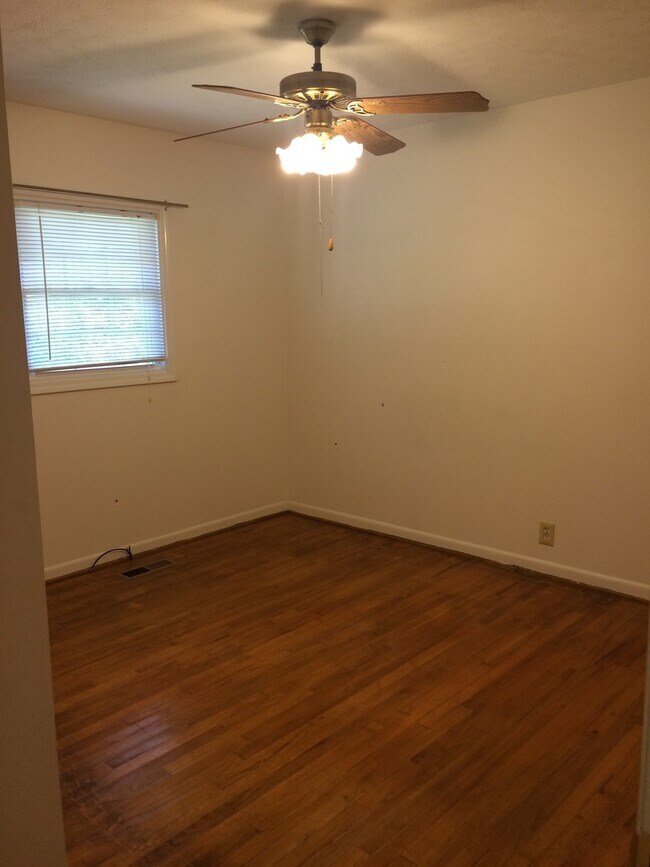 Building Photo - 304 Vann St SW