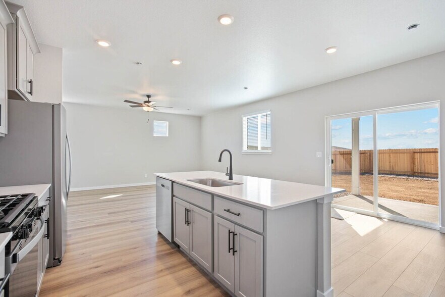 Building Photo - 9481 Yampa St