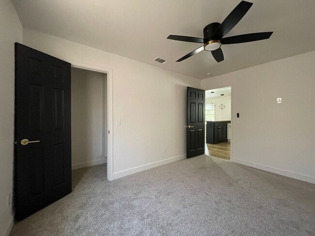 Building Photo - Fresh-Start Haven – Move-In Ready 3-Bed Gem!