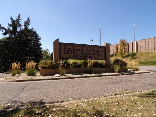 Building Photo - 2 Bed | 2 Bath Third Floor Condo