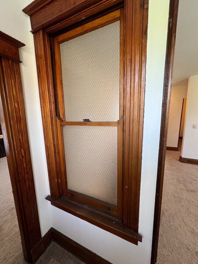 Building Photo - Spacious 2-Bed Near UC Medical Campus — Modern Updates, Central HVAC, Off-Street Parking