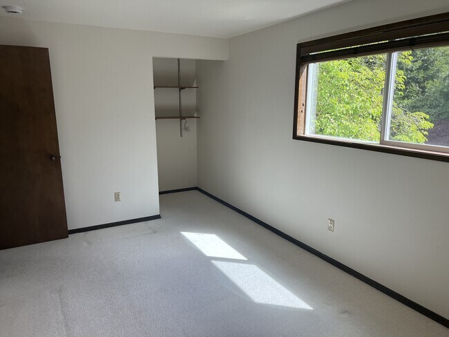 Building Photo - 11820 NW Marylee Ct