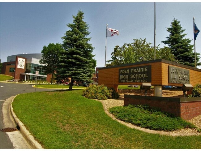 Building Photo - 15303 Trillium Cir