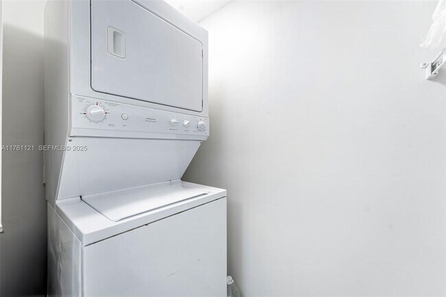 Building Photo - 16699 Collins Ave