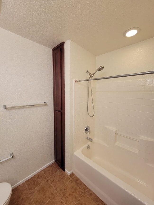 Building Photo - Spacious 3-Bedroom Townhome in Imperial – Available for Lease!