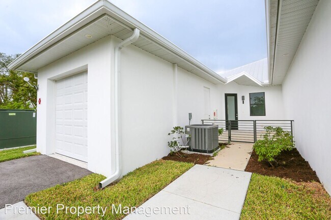 Building Photo - 3 br, 2 bath House - 3010 - 3060 Thomasson...