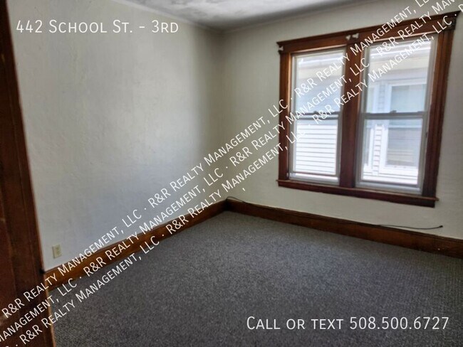 Building Photo - 442 School St