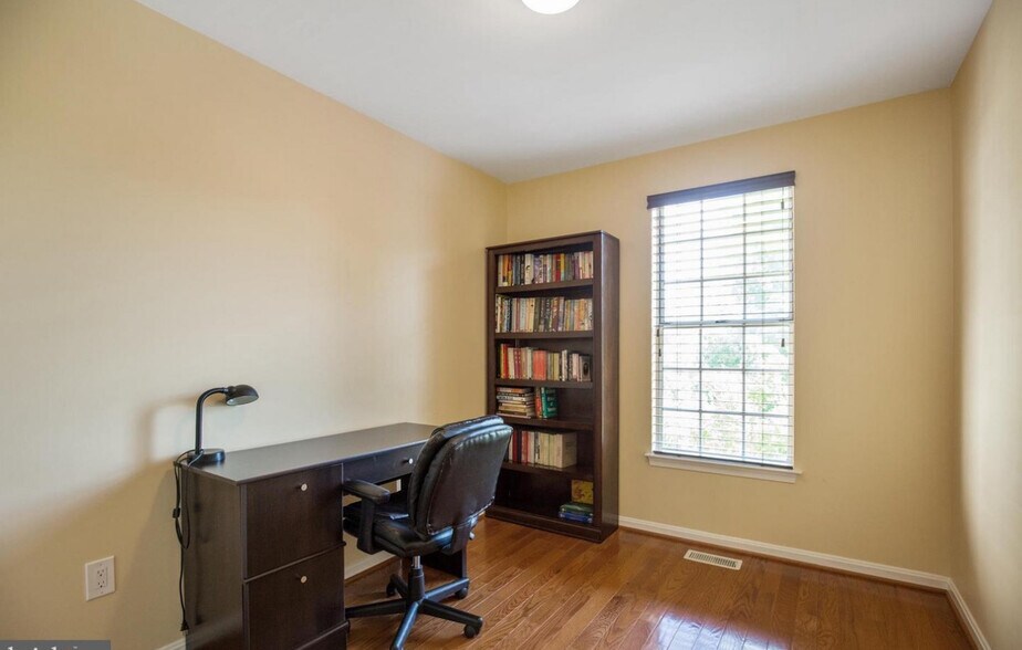 Building Photo - 2333 Massanutten Dr