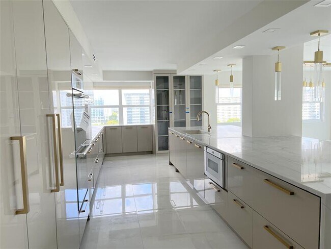 Building Photo - 3410 Galt Ocean Dr