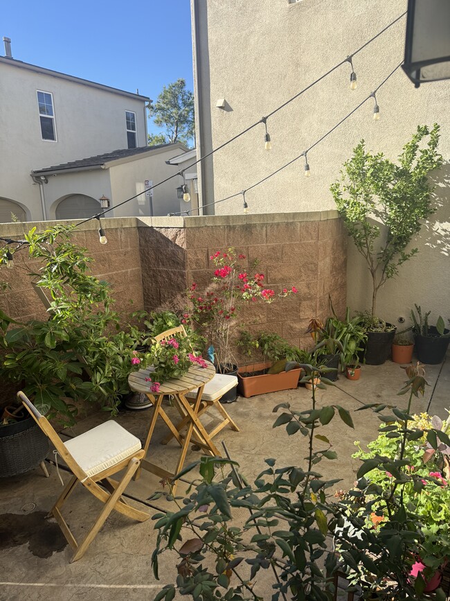 Building Photo - 8432 Weatherwood St