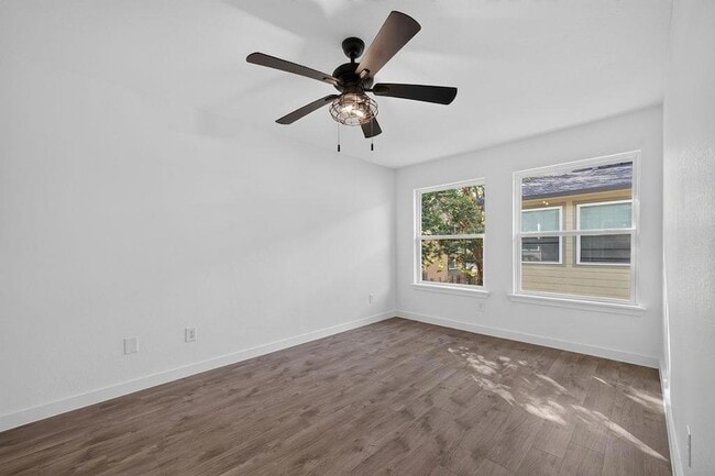 Building Photo - 2124 Burton Dr