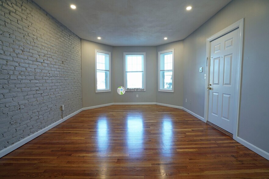 Building Photo - 14 Lorraine Ter