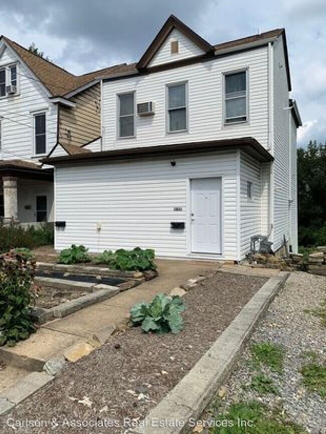 Building Photo - 1831  arington ave