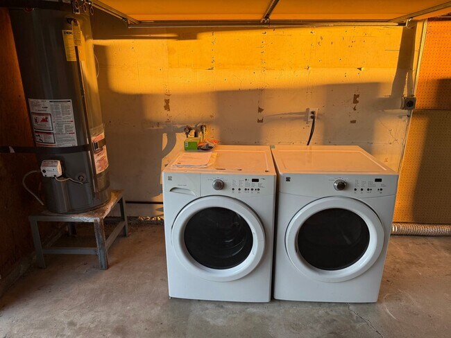 Building Photo - Updated 3BR/2BA home w/yard and garage in ...