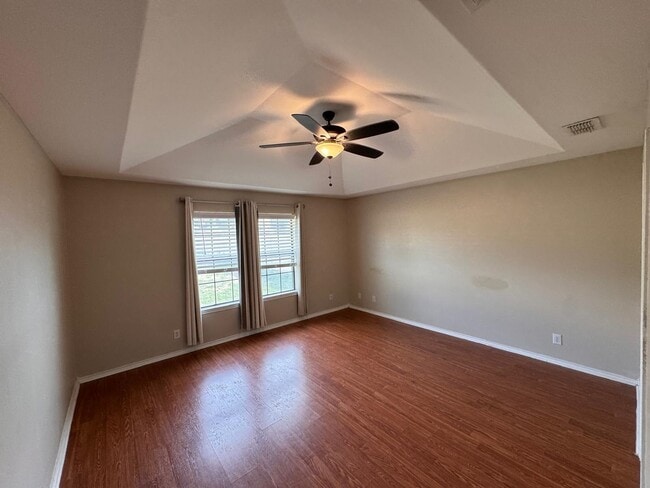 Building Photo - 705 Puig Dr