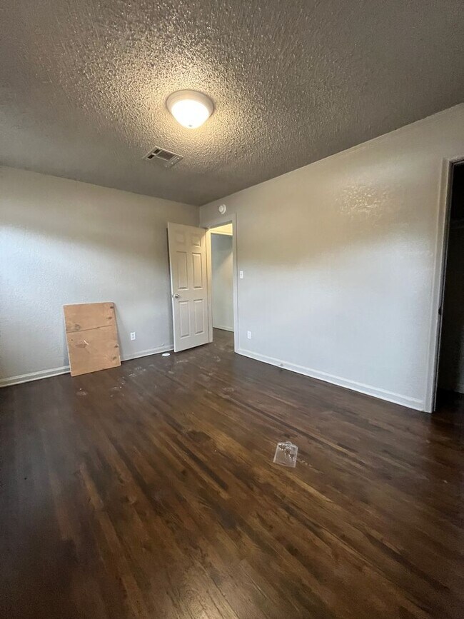 Building Photo - Charming 3 Bed, 1 Bath Home in Tulsa, OK S...