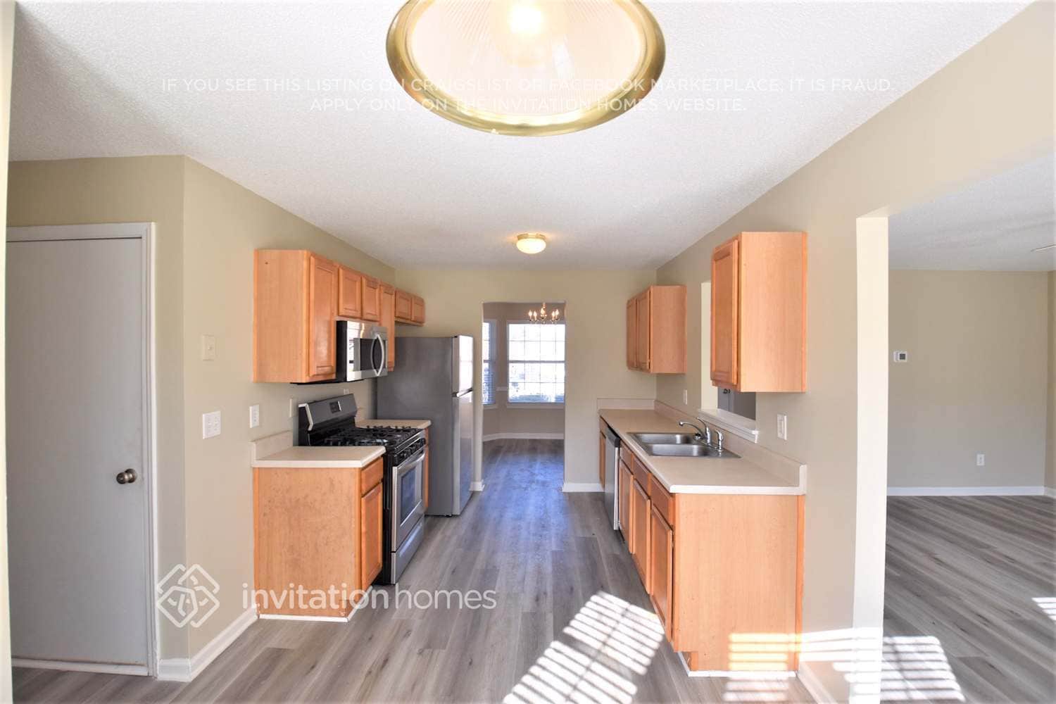 Building Photo - 3563 Creekview Dr
