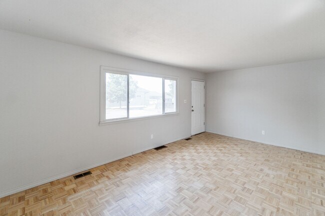 Building Photo - Single Family Home on Spokanes North Side!!