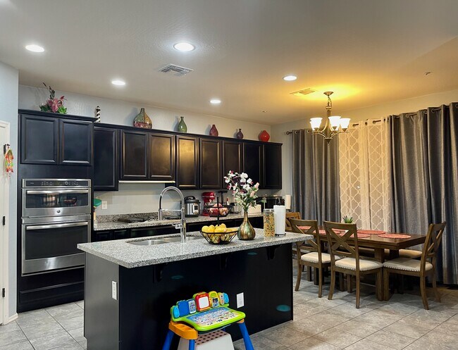 Kitchen - 13100 N 91st Dr