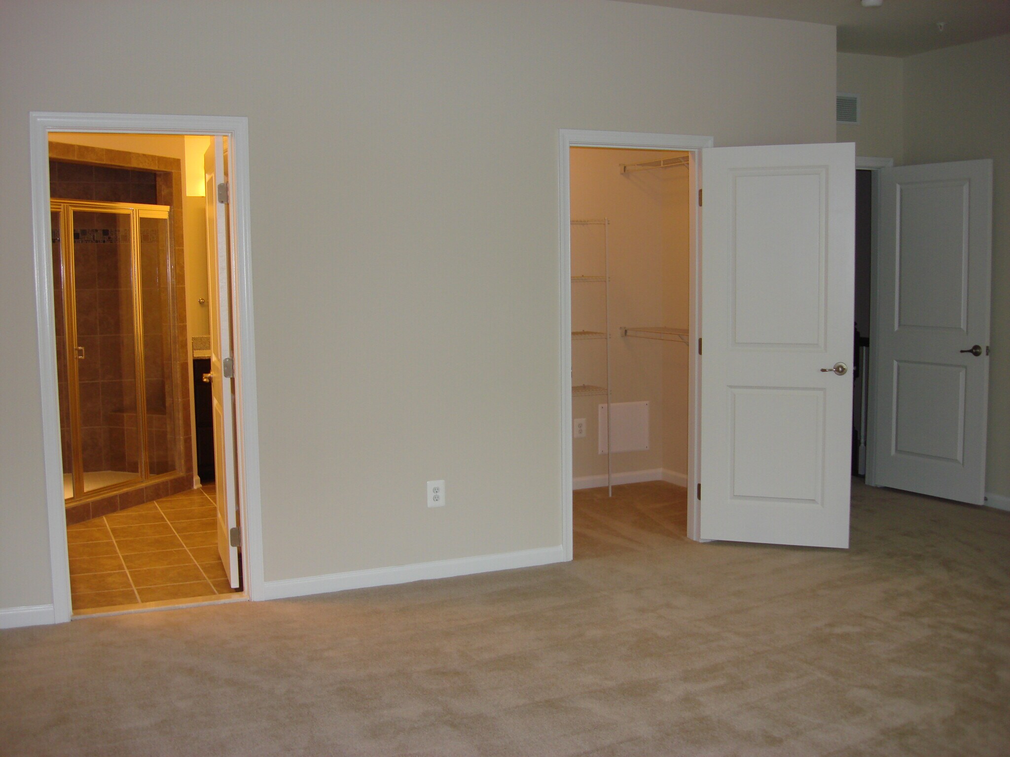 Building Photo - 340 Chessington Dr