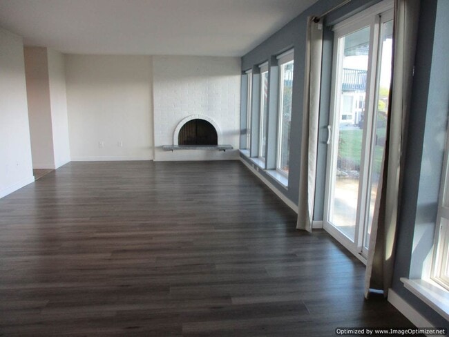 Building Photo - 2 Bedroom, 2 bathroom Northview Terrace Co...