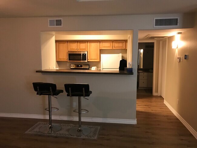 Building Photo - 2300 E Silverado Ranch Blvd