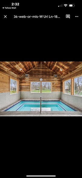 Building Photo - 984 Uri Ln
