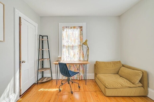 Building Photo - 44 Cottage St