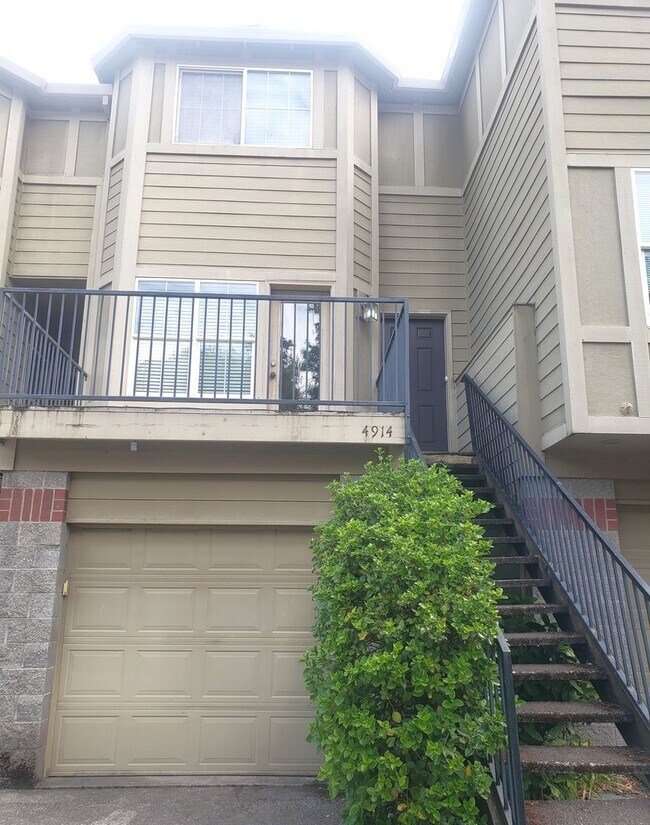Building Photo - Large 3-bed Townhouse in Terwilliger South