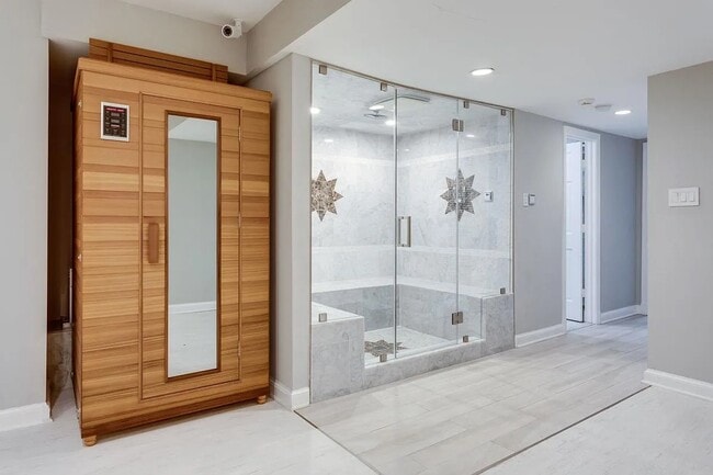 Building Photo - 4611 Charleston Terrace NW