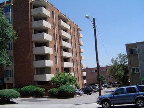 Building Photo - Rare 1-bed Boulder Condo on 7th Floor, Fantastic Views of Flatirons