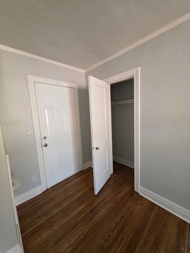 Building Photo - Virginia Ann