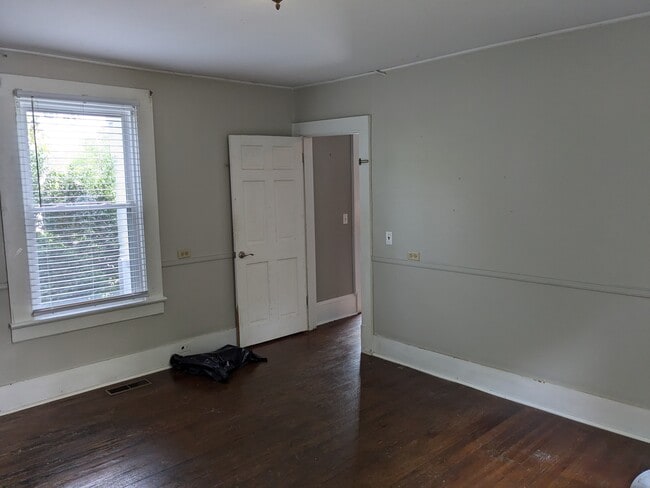 Building Photo - 301 Pendleton St