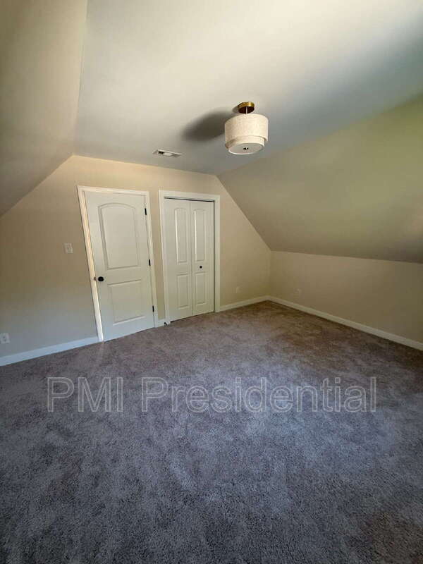 Building Photo - 13702 Danbury Dr