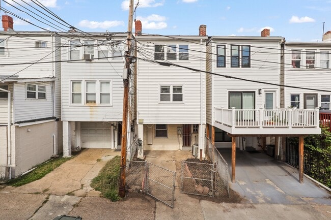 Building Photo - 209 Douglas St NE