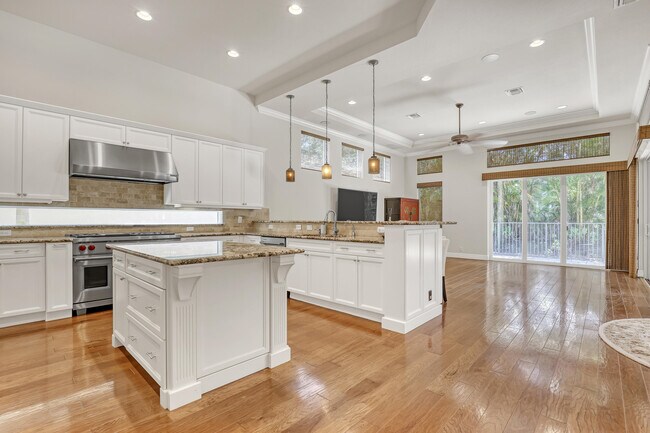 Building Photo - 6464 Bellamalfi St