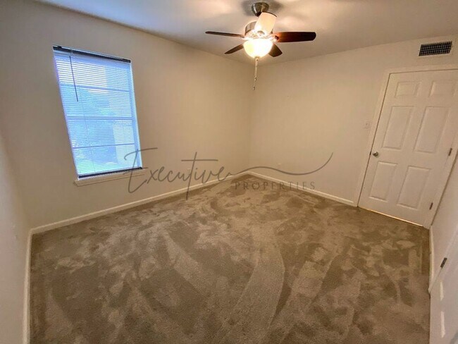 Building Photo - Willows Apartments