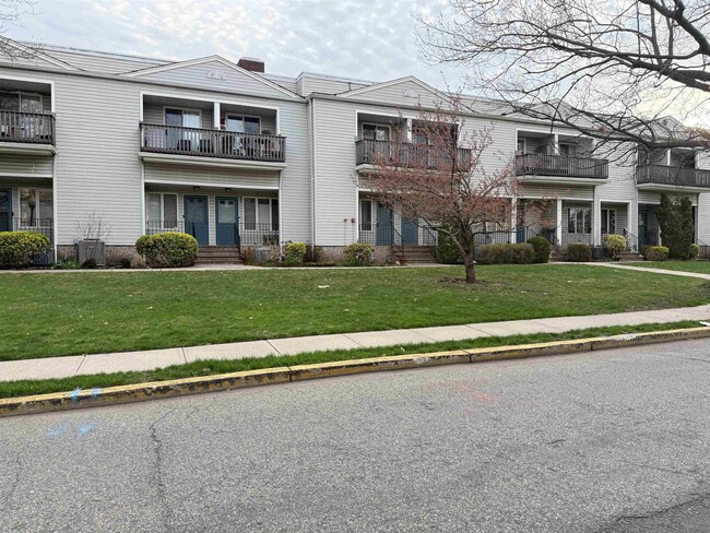 Building Photo - 42 Willow Wood Ct