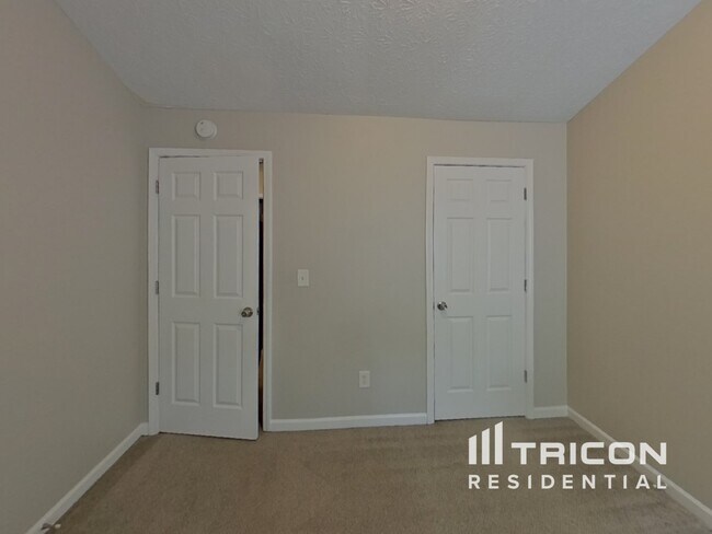 Building Photo - 9521 Lakeview Rd