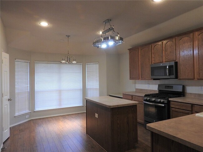 Building Photo - 6006 Holly Crest Ln